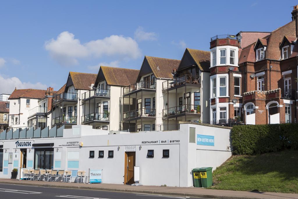 Southend Guest House - Close To Beach, Train Station & Southend Airport Exterior photo