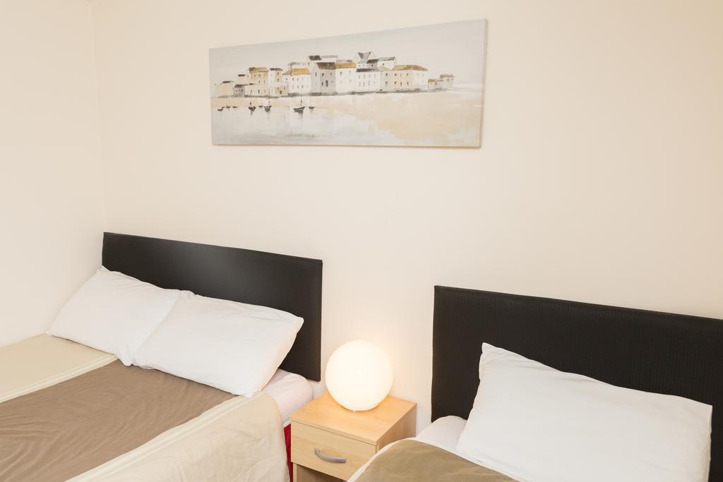 Southend Guest House - Close To Beach, Train Station & Southend Airport Room photo