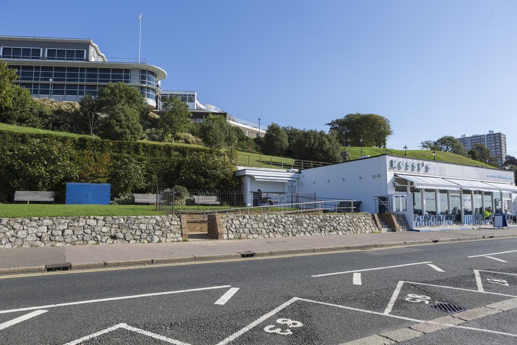 Southend Guest House - Close To Beach, Train Station & Southend Airport Exterior photo