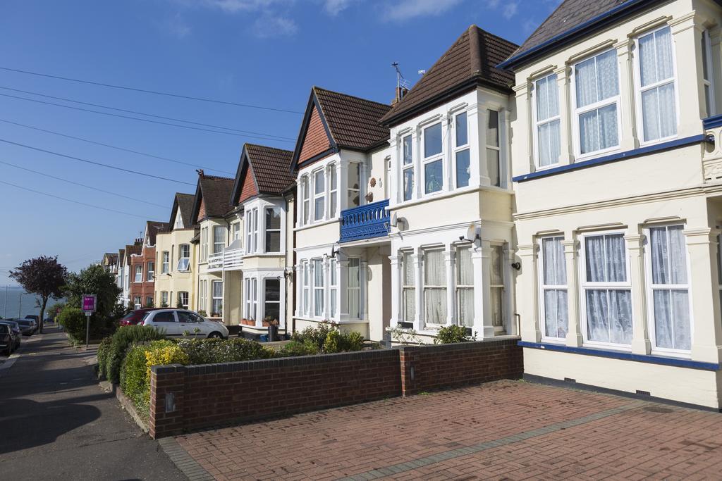 Southend Guest House - Close To Beach, Train Station & Southend Airport Exterior photo