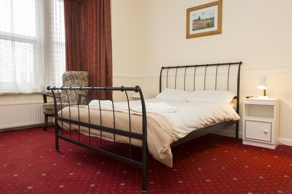 Southend Guest House - Close To Beach, Train Station & Southend Airport Room photo